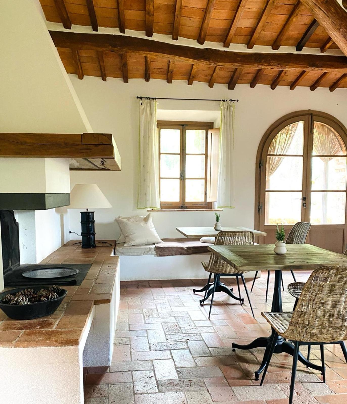 Abbadia Wine Relais Bed & Breakfast Montefollonico Exterior photo